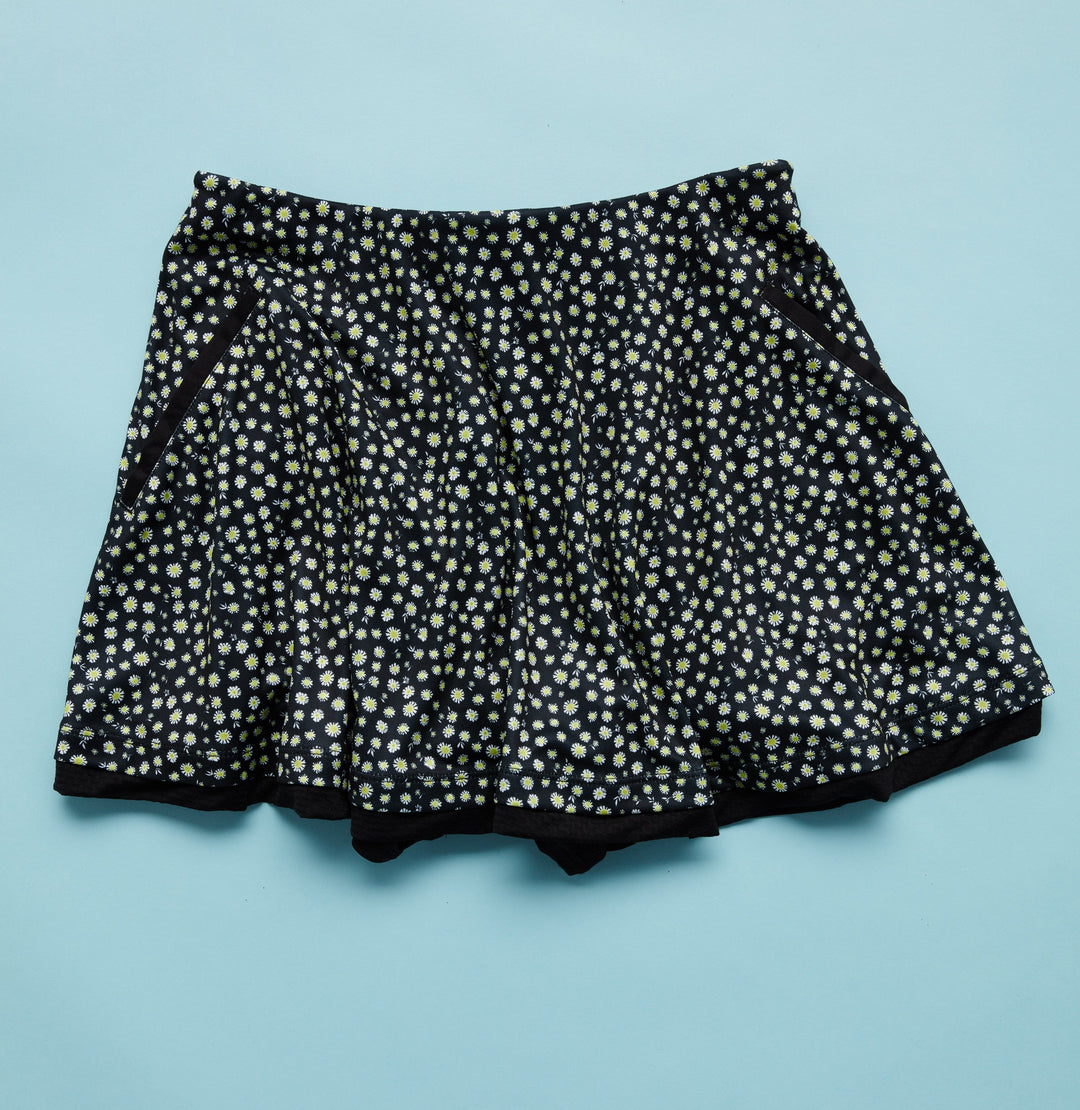 Women's Daisy Print Flounce Tennis Skort with Mesh Hem