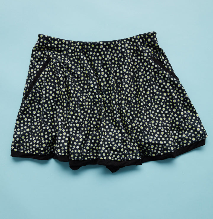 Women's Daisy Print Flounce Tennis Skort with Mesh Hem